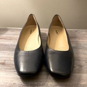 Trotters navy blue square toe flats